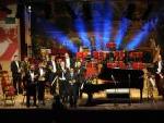 applausi all’Orchestra Sinfonica MÁV e al compositore Francesco Marino